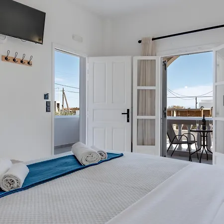 08 Double Perivolos 3* Exomitis (Santorini)