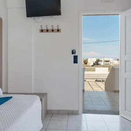 08 Double Perivolos 3* Exomitis (Santorini)