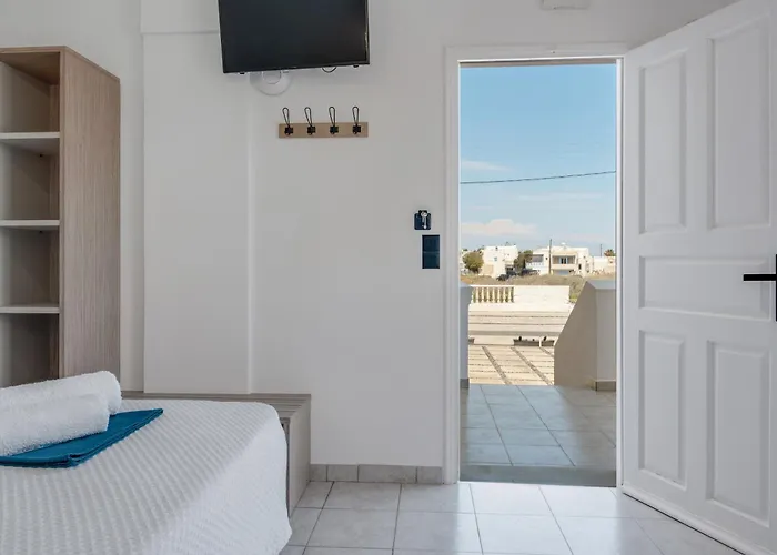 08 Double Perivolos 3* Exomitis (Santorini)